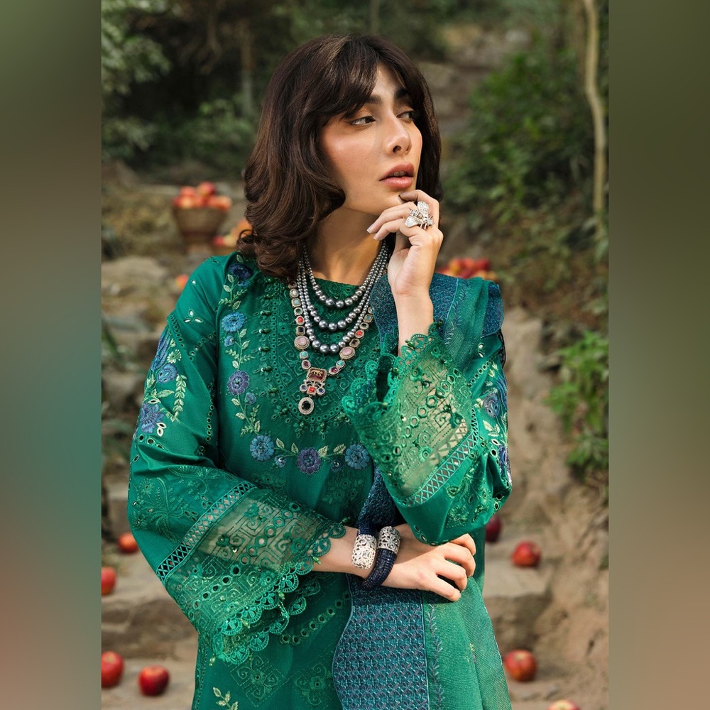 Elegant Green and Blue Embroidered Dress - Picture 3 of 5